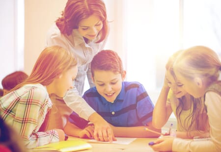 werk juf kinderen basisschool onderwijsassistent 485666578